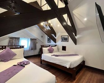 Log Cabin Hotel - Baguio - באגיו סיטי - חדר שינה