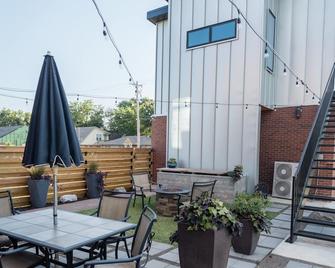 The Chapman House - An Urban Retreat - Edmond - Patio