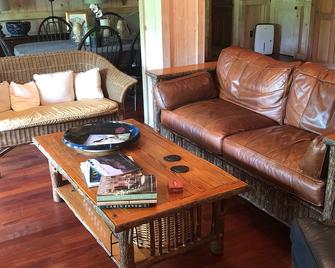 Four Seasons Private Suite on Chestnut Ridge in Highlands - Private Club Access - Highlands - Вітальня