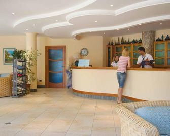 Villaggio Torre Ruffa Robinson - Capo Vaticano - Front desk