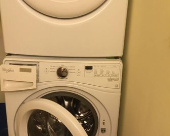 Cozy Waterfront 1-bedroom with WiFi and AC in charming Harriman - Harriman - Laundry facility