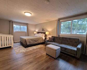 Door County Cottage, near Haines Beach! - Sturgeon Bay - Bedroom