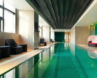 Aloft Dalian - Dalian - Piscina