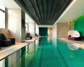 ألوفت داليان - داليان - حوض السباحة