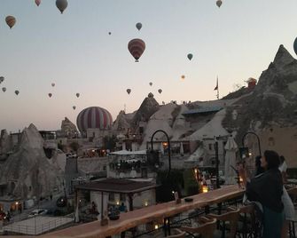 Mia Cappadocia Cave Hotel - Göreme - Balcón