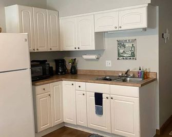 Creekside Cottage - Mountain Lovers Dream - Cascade-Chipita Park - Kitchen