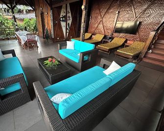 Waterfront villa with live-in staff! - Nosy Be - Patio