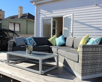 Signature on Gunn - Devonport - Patio