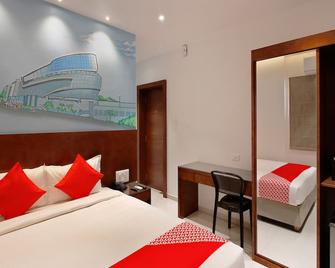 OYO 24583 Sesha Grand - Hyderabad - Bedroom
