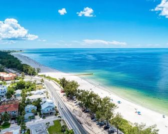 Ami Lighthouse Cottage-One Minute Walk To The Beach-Keyless Locks - Bradenton Beach - Пляж
