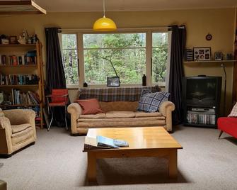 Herb's Place, St Arnaud - Saint Arnaud - Living room