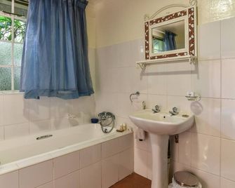 Rockfig Cottage for 2 People With Wonderful Private Terrace in Garden! - Lanseria - Koupelna