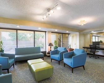 Days Inn by Wyndham Newark Wilmington - Newark - Lounge