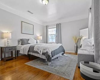 Entire 2 bedroom home -15 minutes to DTLA - Alhambra - Bedroom