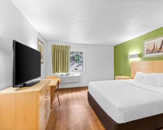 Suburban Studios - Moon - Bedroom