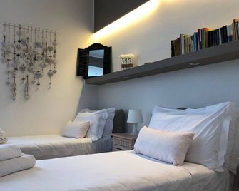 Bnbook-Tommaso Grossi Rho Fiera - Rho - Camera da letto