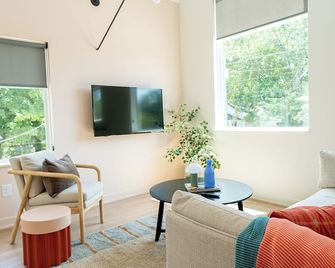 Sunlit Haven - Walk to Downtown - Raleigh - Phòng khách