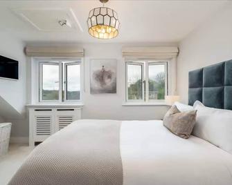 Avida Lettings - Chiltern Hideaway - Chesham - Bedroom