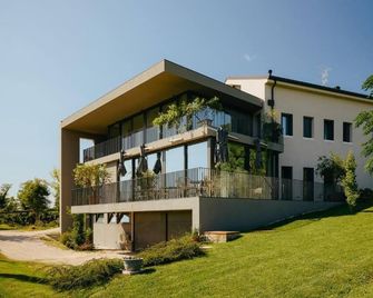Stilla Rooms & Contemporary Cuisine - Colognola Ai Colli - Gebäude
