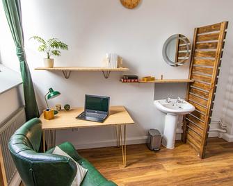 Cades Accommodation - Wolverhampton - Bedroom