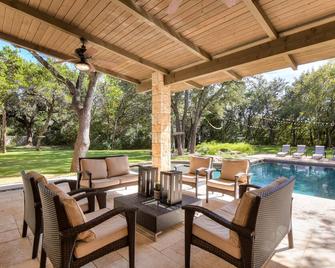 Free Night | Above Longhorn I Pool I Micro Weddings I Events I Family Fun - Austin - Pool