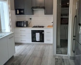 Studio Stay at Lucas Place - Blantyre - Kitchen