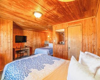 Green Acre Motel By OYO Near Rush County Airport - La Crosse - Habitación