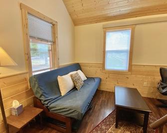 Forest View Cabin - West Yellowstone - Living room