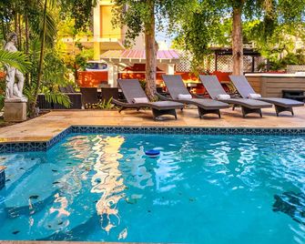 Luxurious San Juan Villa w/ Pool - Walk to Beach! - San Juan - Piscina