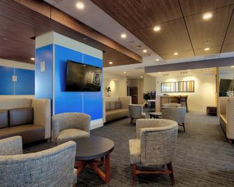 Holiday Inn Express & Suites Onalaska - La Crosse Area By IHG - Onalaska - Lobby