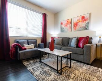 Downtown Camarillo3 Resort Like Pools3 Fitness Ctrsevchargersgatedselfchkin - Camarillo - Living room