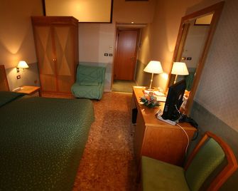 Nuovo Albergo - Chieti - Bedroom