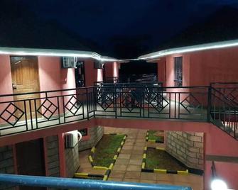 Savannah Paradise Hotel Makindu - Makindu - Balcony