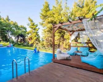 Avatel Eco Lodge - Kriopigi - Bazén