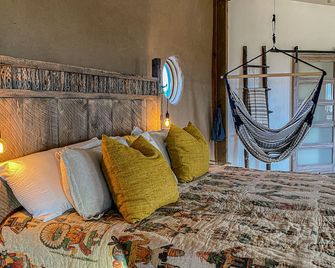 Magical 21 Acre Solar Adobe Ranch House in Ojo Caliente and Carson Nat. Forest - Ojo Caliente - Bedroom