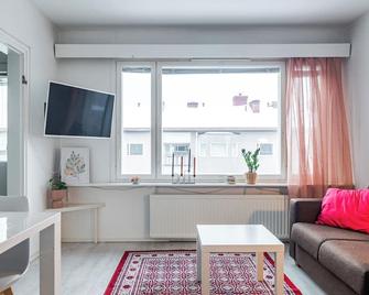 Compact Studio with Balcony next to Railway Station - Lahti - Living room