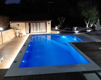 Vacation home with poolbrCatania,Sicily,Italy - San Giovanni la Punta - Piscina