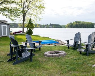 Beautifully Renovated Lakefront Cottage - Cadillac - Patio