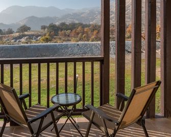 Western Holiday Lodge - Three Rivers - Balkon