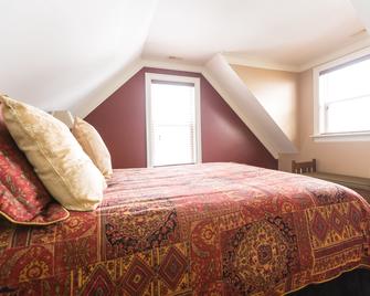 Genelle House B&B Guest House - Castlegar - Bedroom