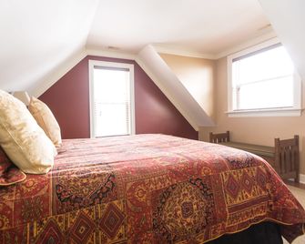 Genelle House B&B Guest House - Castlegar - Schlafzimmer