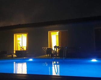 5-Bedroom House With Beautiful View - Durfort-Lacapelette - Piscina