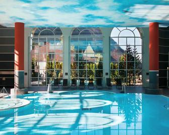 Thermal Hotels & Walliser Alpentherme Leukerbad - Leukerbad - Uima-allas