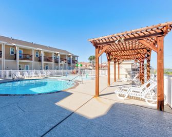 Family Beach Escape | 2 Pools, Balcony Views & Beach Walk - Corpus Christi - Pool