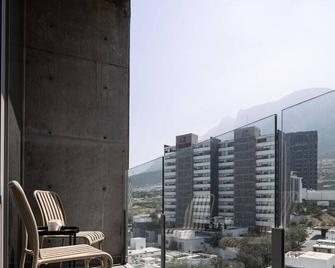 Modern Apartment with Pool and Scenic Views - Santa Catarina - Balkon