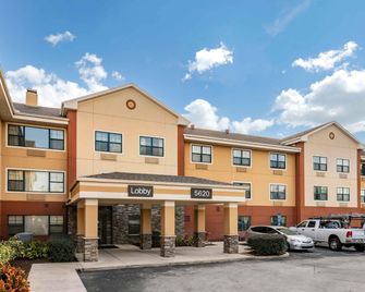 Extended Stay America Suites - Orlando - Orlando Theme Parks - Major Blvd - Orlando - Building