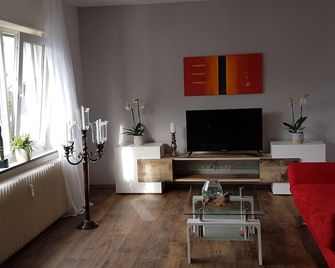 Vacation apartment in Wermelskirchen, Bergisches Land, near Cologne and Düsseldorf - Wermelskirchen - Wohnzimmer
