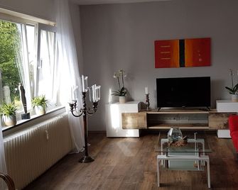Vacation apartment in Wermelskirchen, Bergisches Land, near Cologne and Düsseldorf - Wermelskirchen - Wohnzimmer