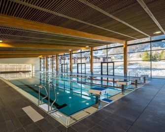 Top location, sleeps 140/190, wifi, direct access to slopes, club and ESF meetings - La Salle-les-Alpes - Piscine