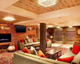 فور بوينتس باي شيراتون نيوارك كريستيانا ويلمينغتون - نيوارك - ردهة